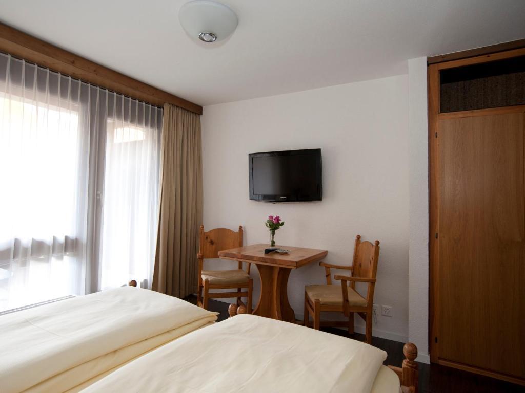 Ambiente Guesthouse Saas Fee الغرفة الصورة