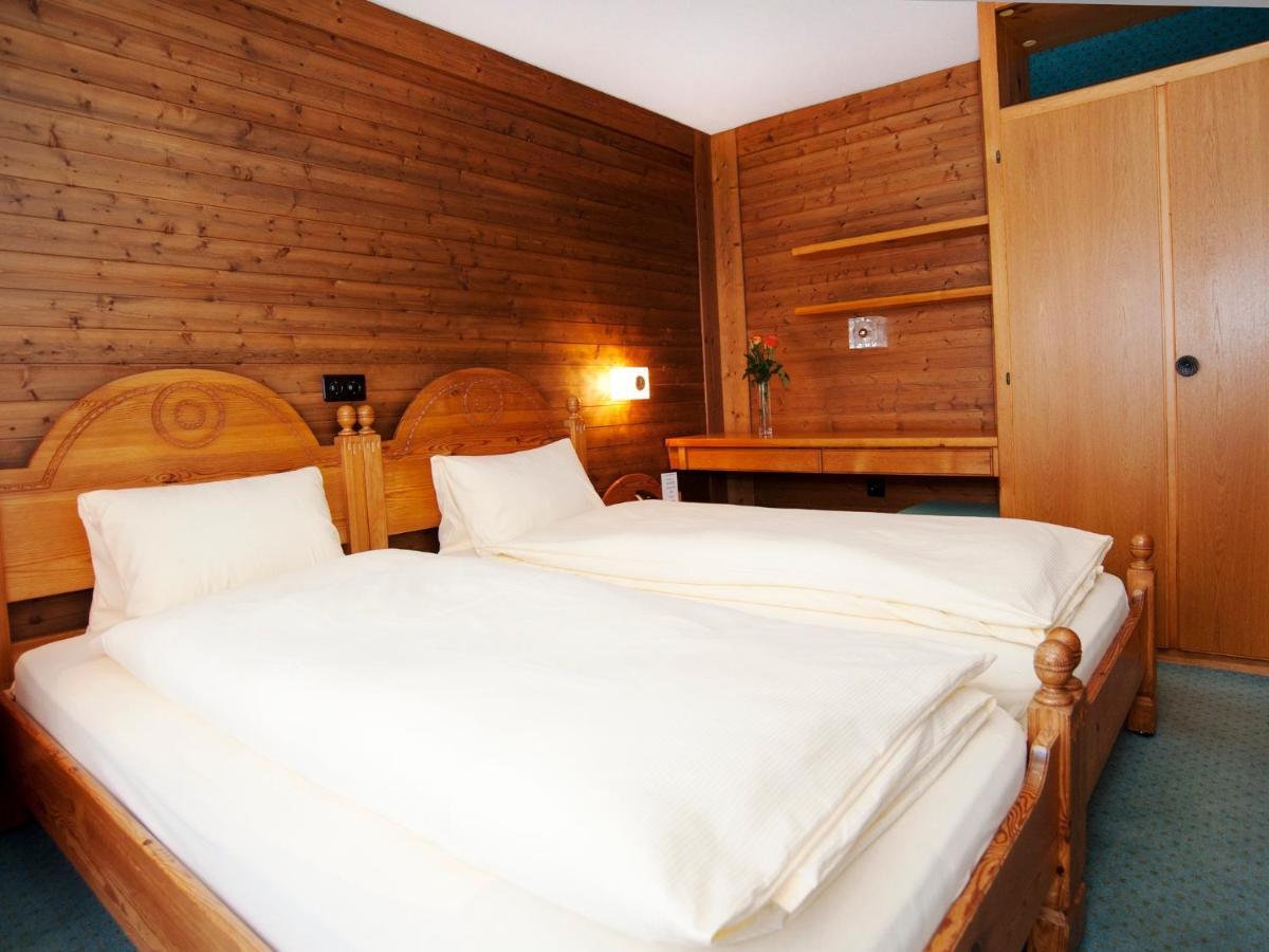 Ambiente Guesthouse Saas Fee الغرفة الصورة